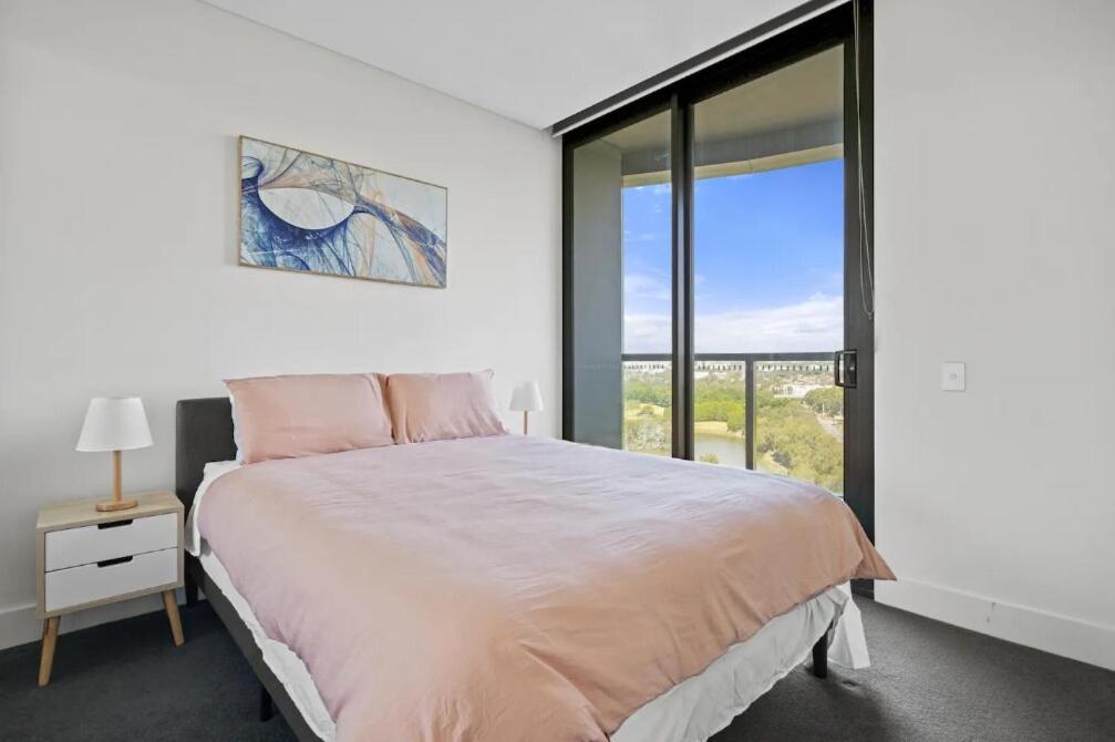 105op Abnb-style Spectacular Park View 2br With Free Parking Apartment